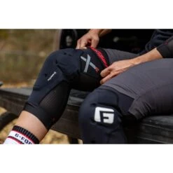 Apollo® G-Form X4 Knee Guard -Canyon Sport Store g form x4 knee guard knee pads apollo black youth s m 9